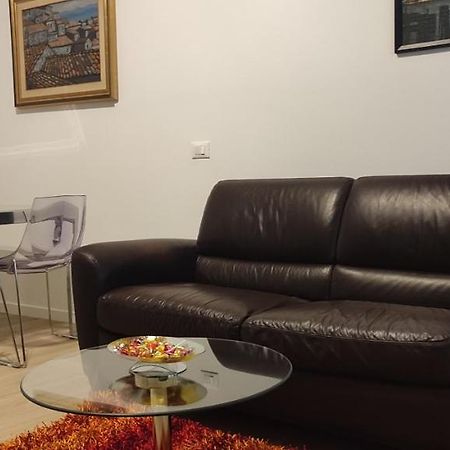 Interno Nove - Appartamento A Corsico Kültér fotó