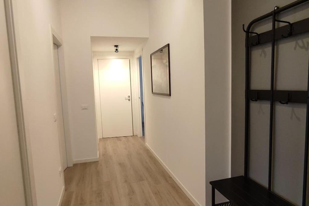 Interno Nove - Appartamento A Corsico Kültér fotó