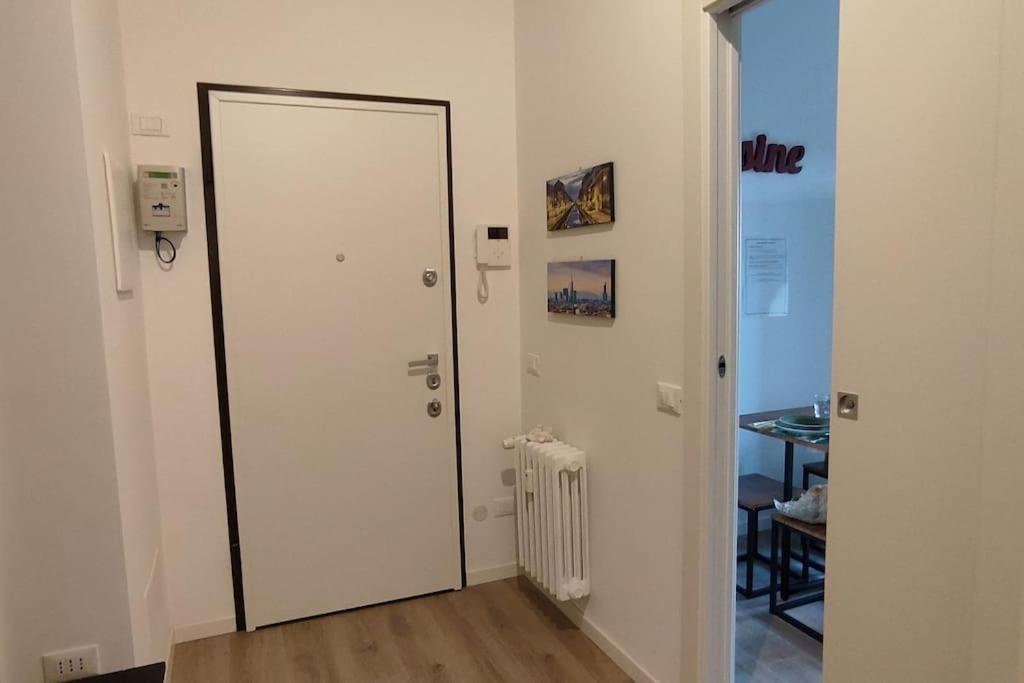 Interno Nove - Appartamento A Corsico Kültér fotó